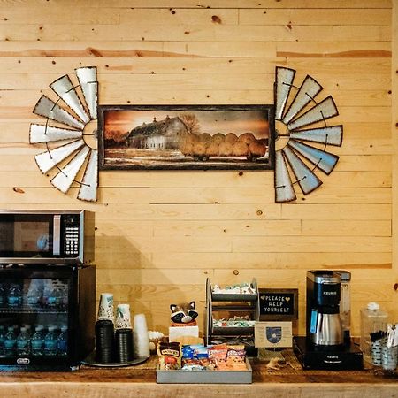 Big Horse Inn And Suites Lewistown Bagian luar foto