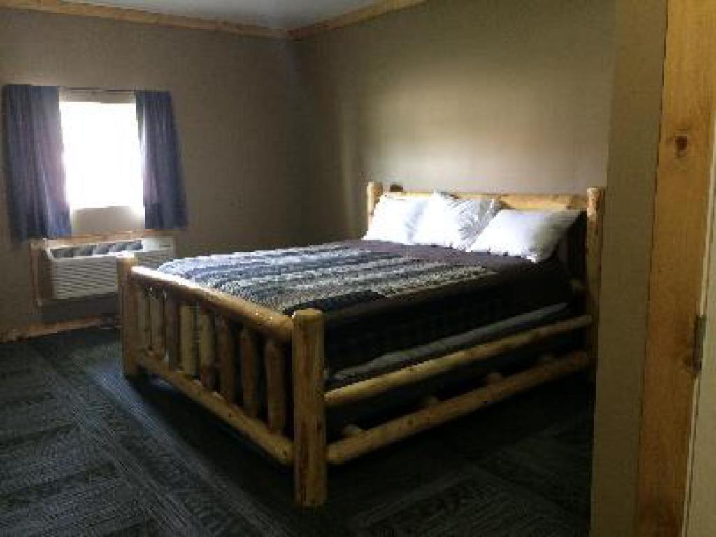 Big Horse Inn And Suites Lewistown Bagian luar foto