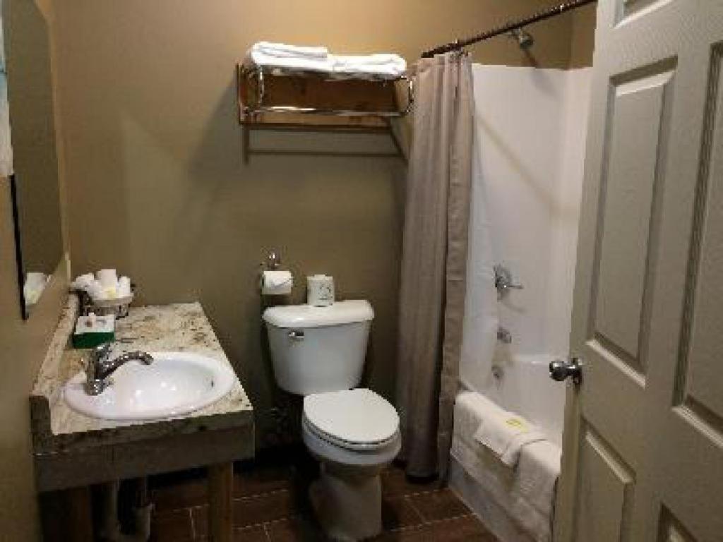 Big Horse Inn And Suites Lewistown Bagian luar foto