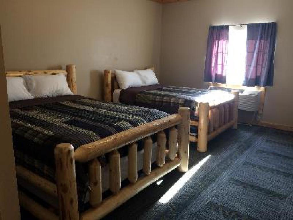 Big Horse Inn And Suites Lewistown Bagian luar foto